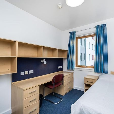 1 Night Free Comfortable Ensuite Rooms, Gillingham - Sk Hoo Ngoại thất bức ảnh